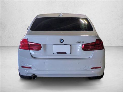 Used 2017 BMW 320i Sedan RWD image 7