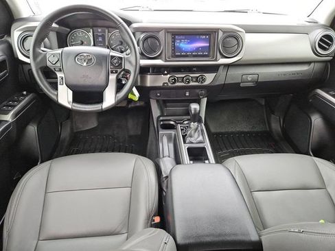 Used 2017 Toyota Tacoma SR5 w/ Tow Package RWD image 6