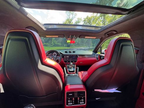 Used 2021 Porsche Cayenne GTS w/ Premium Package Plus AWD/4WD image 18