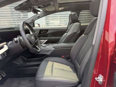 Used 2025 Cadillac Optiq Luxury 1 w/ LPO, Floor Liner Package AWD/4WD image 21