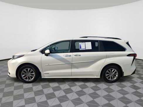 Used 2021 Toyota Sienna XLE w/ XLE Plus Package AWD/4WD image 5