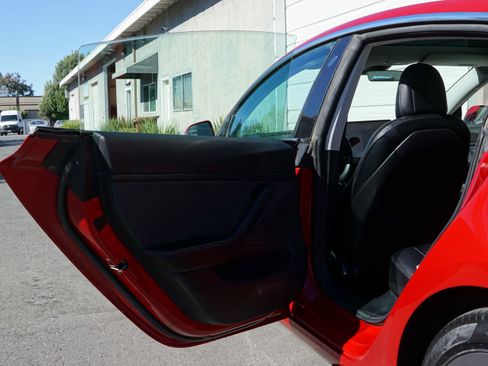 Used 2018 Tesla Model 3 Mid Range RWD image 23