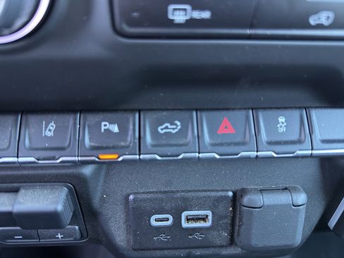 Used 2025 Chevrolet Silverado 2500 W/T w/ WT/CX Safety Package image 39