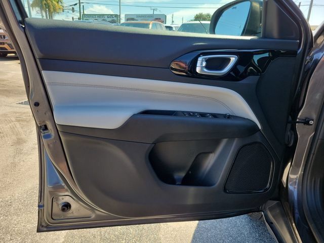 Used 2023 Jeep Compass Limited AWD/4WD image 18