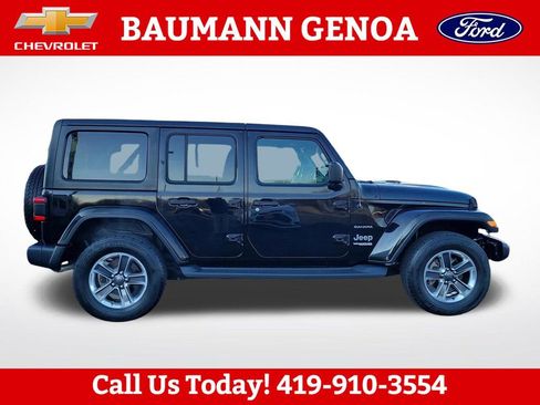 Used 2018 Jeep Wrangler Unlimited Sahara AWD/4WD image 4