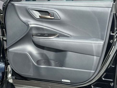 Used 2025 Toyota Crown XLE image 31