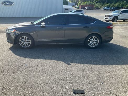 Used 2016 Ford Fusion SE FWD image 8