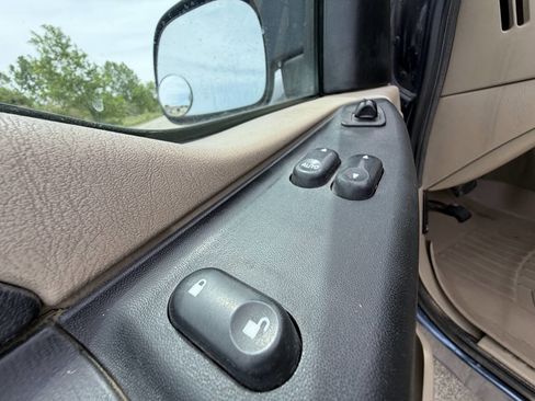 Used 2005 Ford F250 XLT AWD/4WD image 18