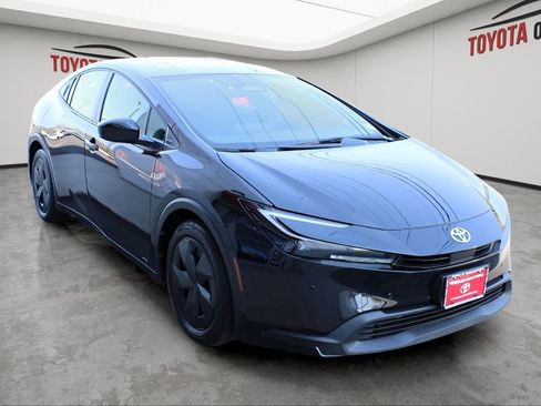 Used 2025 Toyota Prius LE AWD/4WD image 5
