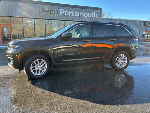 Used 2023 Jeep Grand Cherokee Laredo w/ Luxury Tech Group I image 14