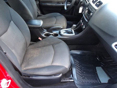 Used 2013 Dodge Avenger SE image 6