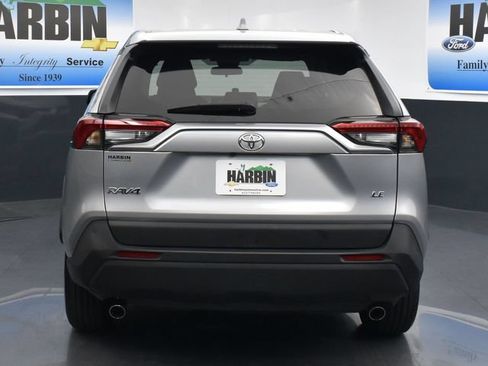 Used 2022 Toyota RAV4 LE FWD image 4