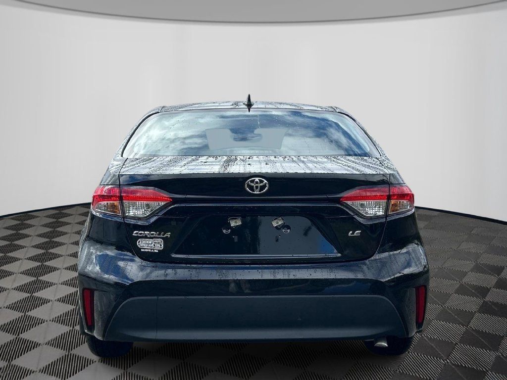 Used 2025 Toyota Corolla LE FWD image 4