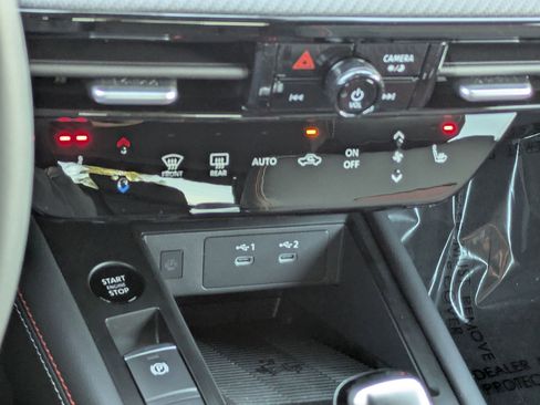 New 2026 Nissan Kicks SR w/ Cold Weather Package FWD image 18