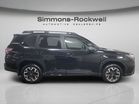 Used 2025 Subaru Forester Premium AWD/4WD image 6