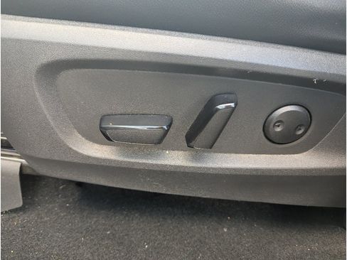 Used 2023 Nissan Pathfinder SL AWD/4WD image 16