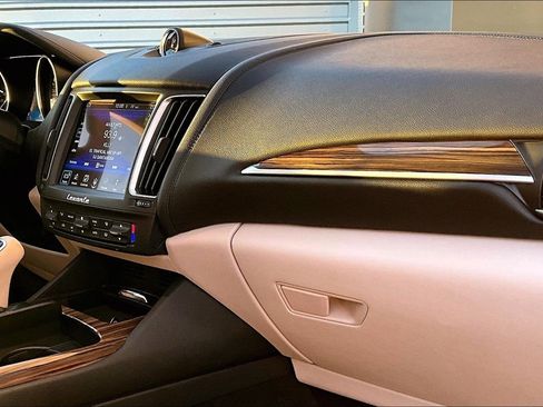 Used 2017 Maserati Levante image 15