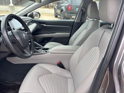 Used 2023 Toyota Camry SE image 12
