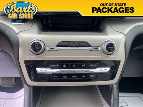 Used 2022 Ford Explorer XLT w/ Equipment Group 202A AWD/4WD image 33