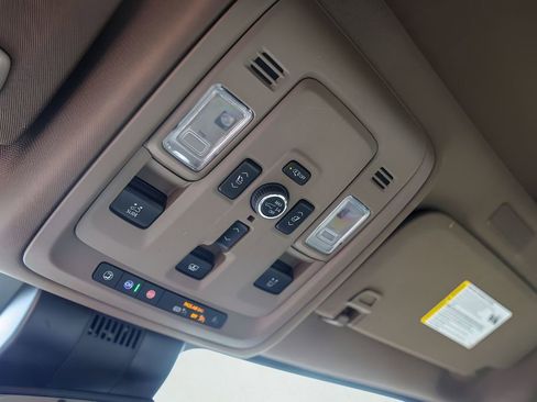 Used 2025 GMC Yukon Denali w/ Sun & Power Step Package AWD/4WD image 25