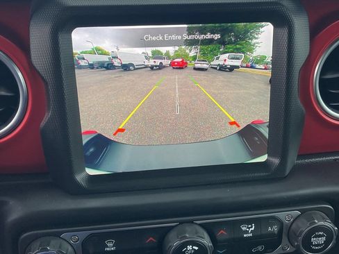 Used 2021 Jeep Gladiator Rubicon AWD/4WD image 10