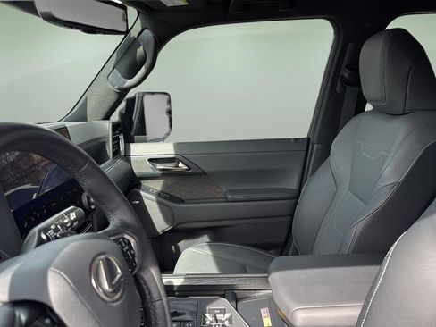 Used 2025 Lexus GX 550 w/ Accessory Package (Z1) image 13