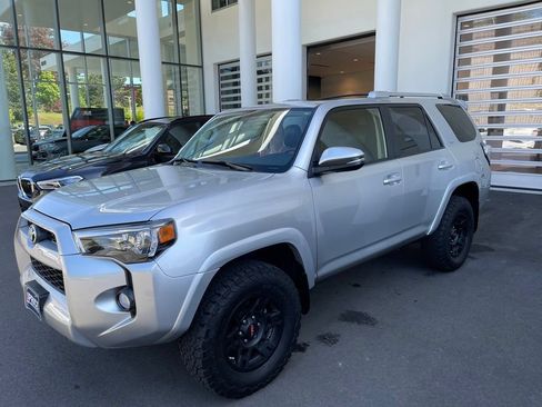 Used 2018 Toyota 4Runner SR5 Premium AWD/4WD image 19