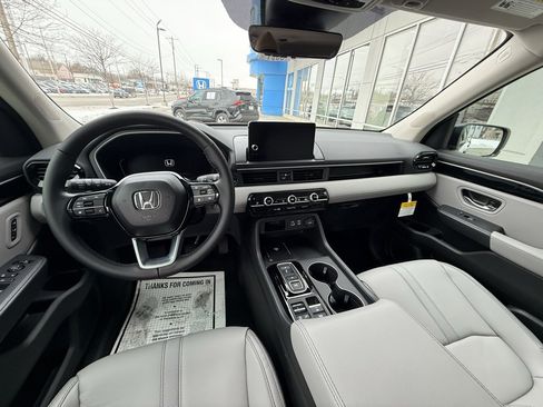 New 2025 Honda Pilot EX-L image 15