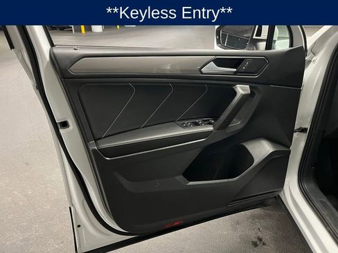 Used 2023 Volkswagen Tiguan SE image 17