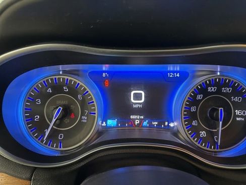 Used 2015 Chrysler 300 C Platinum w/ Harman/Kardon Audio Group AWD/4WD image 13
