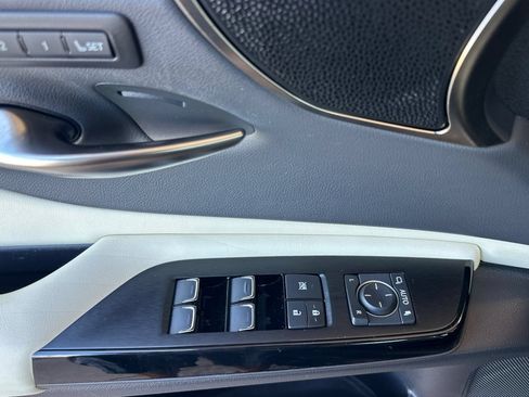 Used 2022 Lexus ES 300h w/ Accessory Package 2 FWD image 8
