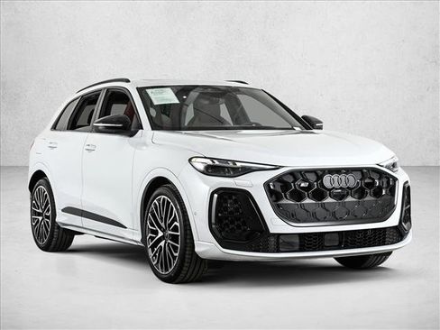 Certified 2025 Audi SQ5 Prestige w/ Prestige Package image 3