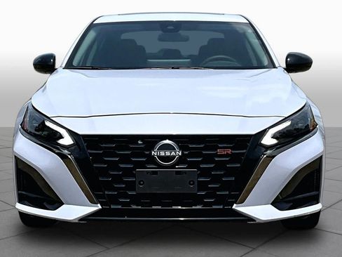 Used 2024 Nissan Altima 2.5 SR w/ SR Premium Package FWD image 4