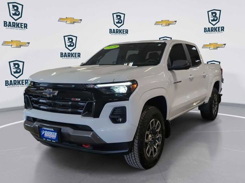 Used 2025 Chevrolet Colorado Z71 w/ Technology Package AWD/4WD image 1