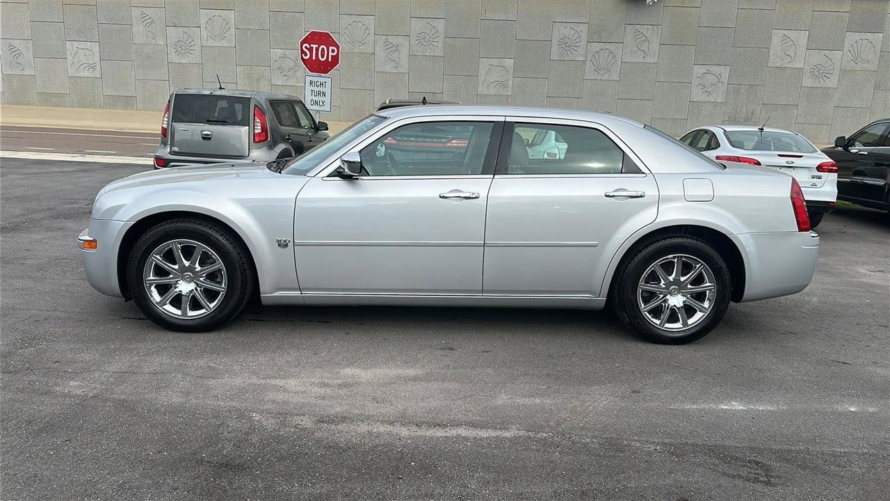 Used 2007 Chrysler 300 C RWD image 13
