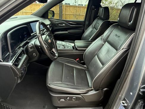 Used 2021 Cadillac Escalade ESV Sport w/ Driver Assist Tech Package AWD/4WD image 4