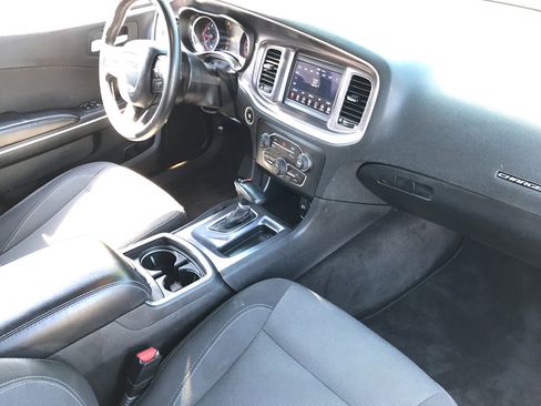 Used 2018 Dodge Charger SXT RWD image 11