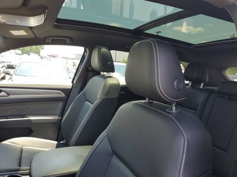 Certified 2023 Volkswagen Atlas Cross Sport SE w/ Panoramic Sunroof Package FWD image 23