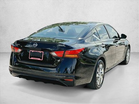 Used 2024 Nissan Altima 2.5 S FWD image 5