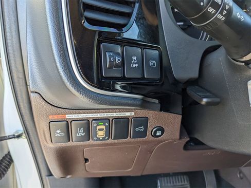 Used 2018 Mitsubishi Outlander GT image 31