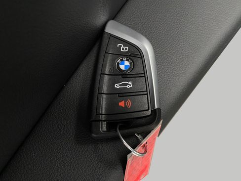 Certified 2025 BMW X4 xDrive30i image 33