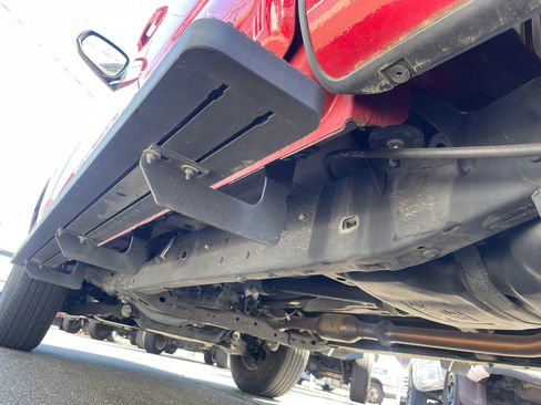 Used 2018 Toyota Tacoma SR image 5