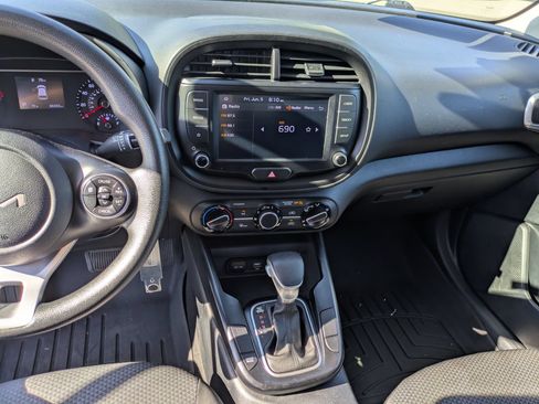 Used 2022 Kia Soul LX w/ Technology Package FWD image 22