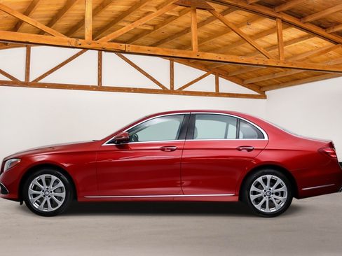 Used 2017 Mercedes-Benz E 300 image 2