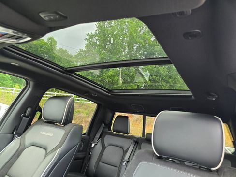 New 2026 RAM 1500 Laramie AWD/4WD image 12