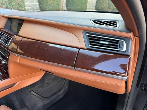 Used 2011 BMW 750Li image 42