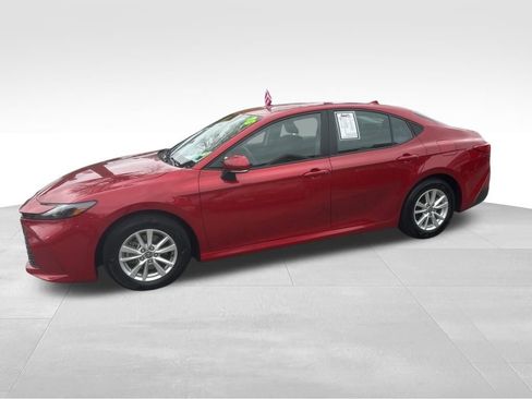 Used 2025 Toyota Camry LE image 12