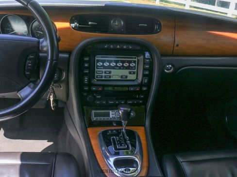 Used 2006 Jaguar XJ Vanden Plas Super V8 Portfolio image 45