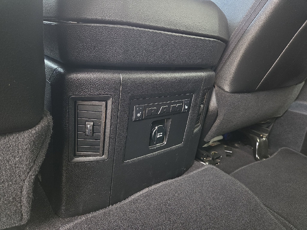 Used 2014 RAM 2500 Laramie w/ Black Appearance Group AWD/4WD image 10