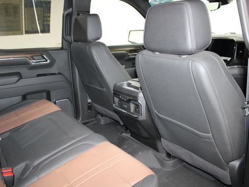 Used 2024 Chevrolet Silverado 1500 High Country w/ Technology Package AWD/4WD image 34